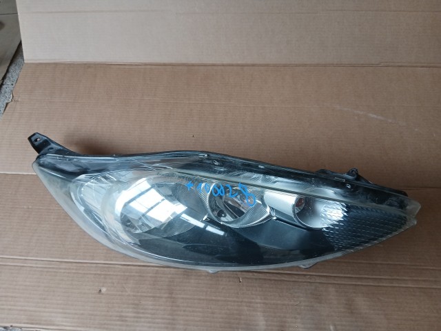 10028 Ford Fiesta 2008-2014 Lámpa , Fényszóró Használt sima Jobb első