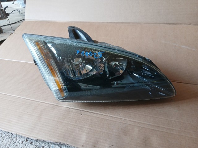 10026 Ford Focus 2004-2008  Jobb első Lámpa Fényszóró