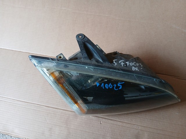 10026 Ford Focus 2004-2008  Jobb első Lámpa Fényszóró