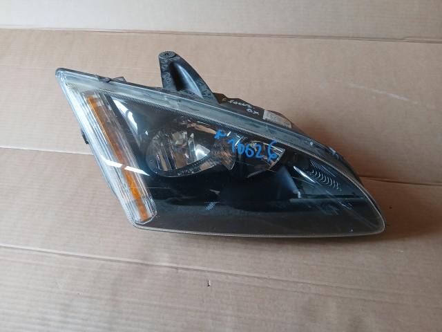 10026 Ford Focus 2004-2008  Jobb első Lámpa Fényszóró