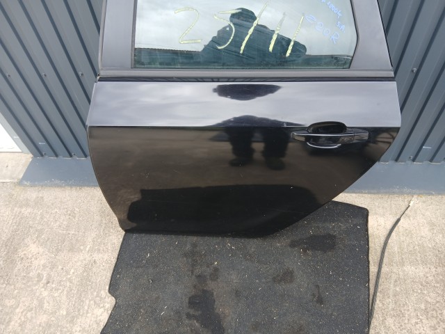 10004 Opel Astra J 2009-2015 Bal hátsó Ajtó Használt Fekete Z20r