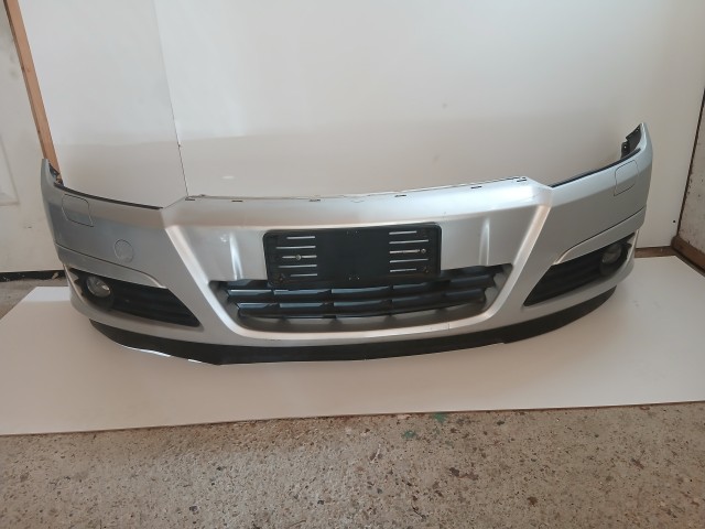 10120 Opel H astra 2004-2006 első Lökhárító Ezüst Z157