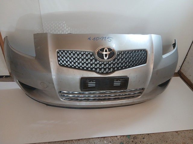 10115 Toyota Yaris II. 2005-2011 első Lökhárító Ezüst