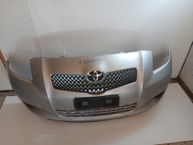 10115 Toyota Yaris II. 2005-2011 első Lökhárító Ezüst