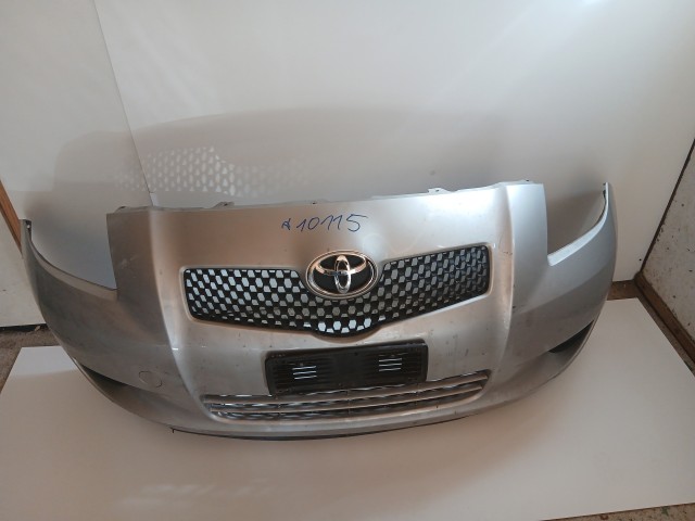 10115 Toyota Yaris II. 2005-2011 első Lökhárító Ezüst