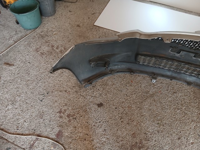 10115 Toyota Yaris II. 2005-2011 első Lökhárító Ezüst