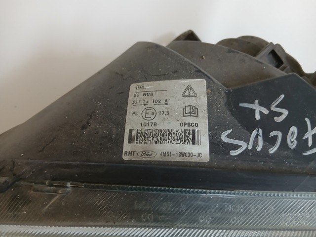 10106 Ford Focus II. 2004-2011 Bal első Lámpa Fényszóró