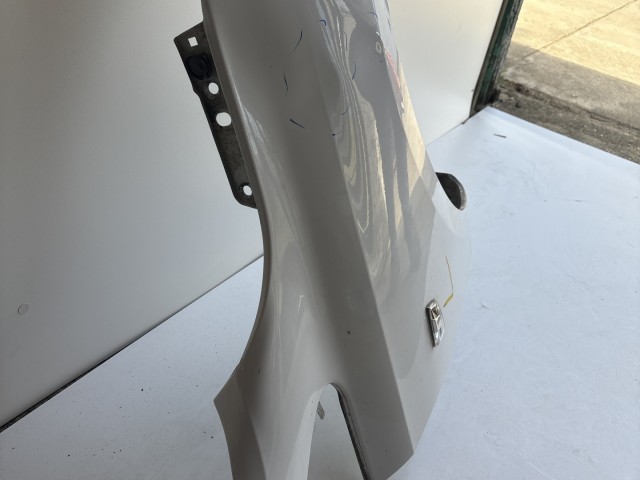 10163 Opel Corsa E Jobb első Sárvédő Fehér Z40R