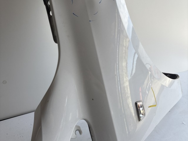 10163 Opel Corsa E Jobb első Sárvédő Fehér Z40R