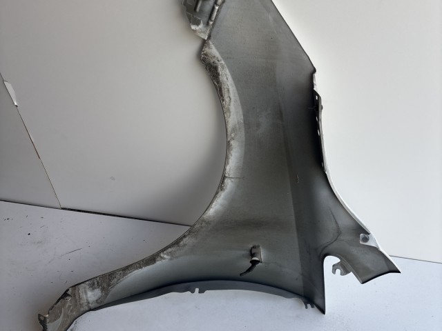 10163 Opel Corsa E Jobb első Sárvédő Fehér Z40R