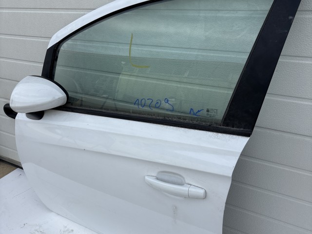 10209 Opel Corsa Bal első Ajtó Használt Fehér