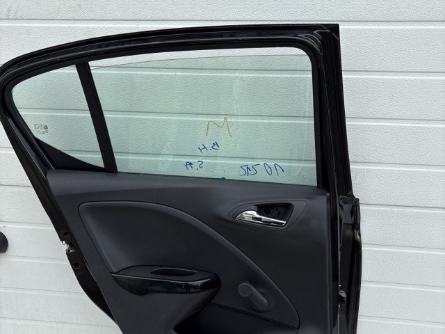 10212 Opel Corsa E Bal hátsó Ajtó Használt Fekete Z22c