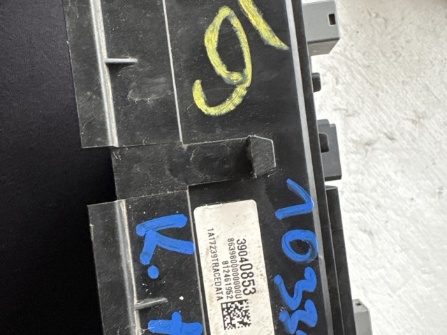 Opel Astra K Motortéri biztosítéktábla