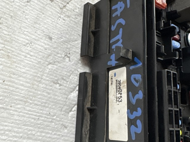 Opel Astra K Motortéri biztosítéktábla
