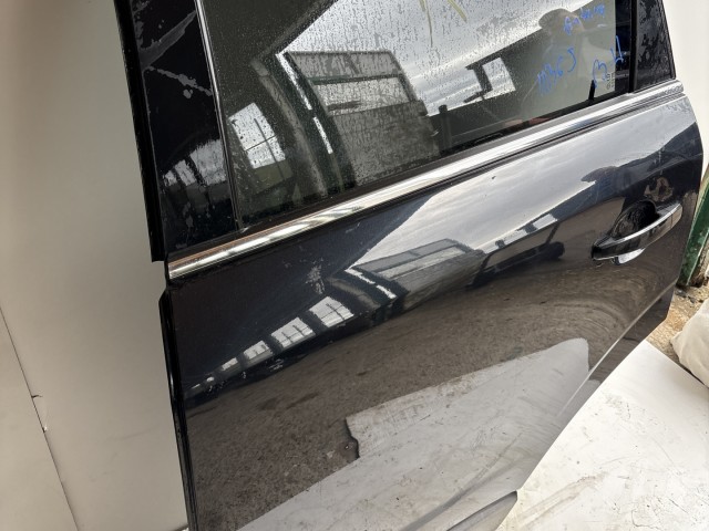 10365 Opel Antara 2006-2015 Bal hátsó Ajtó Használt Fekete Z22c