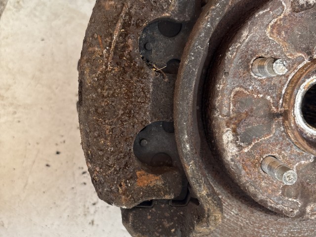 Opel Antara 2006-2015 Bal első Féknyereg Használt
