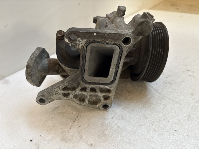 Opel Astra J 2009-2015 Vízpumpa Használt B16DTL 