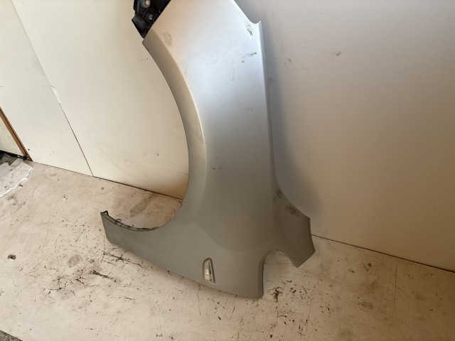 11171 Opel Astra J 2009-2015 Sárvédő Használt Bal első Ezüst Z176
