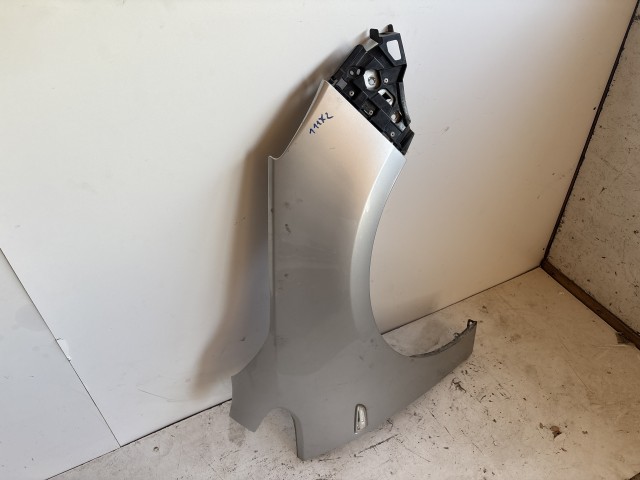 11172 Opel Astra J 2009-2015 Jobb első Sárvédő Ezüst Z176