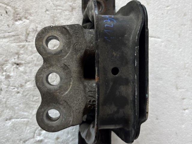 Opel Antara 2006-2015 motortartó bak