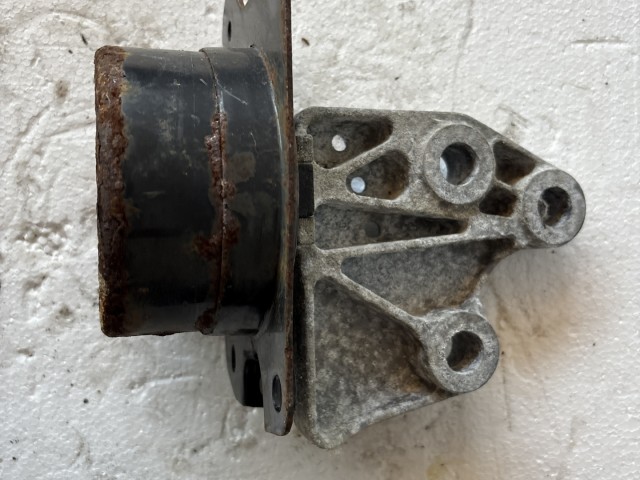 Opel Antara 2006-2015 motortartó bak