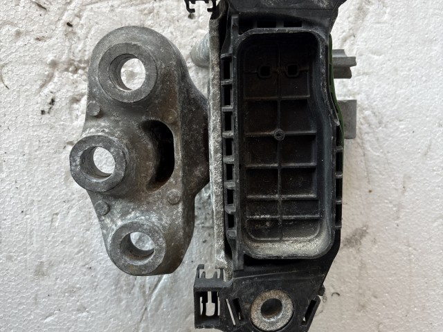 Opel Astra K 2015-2021 motortartó bak b16dth