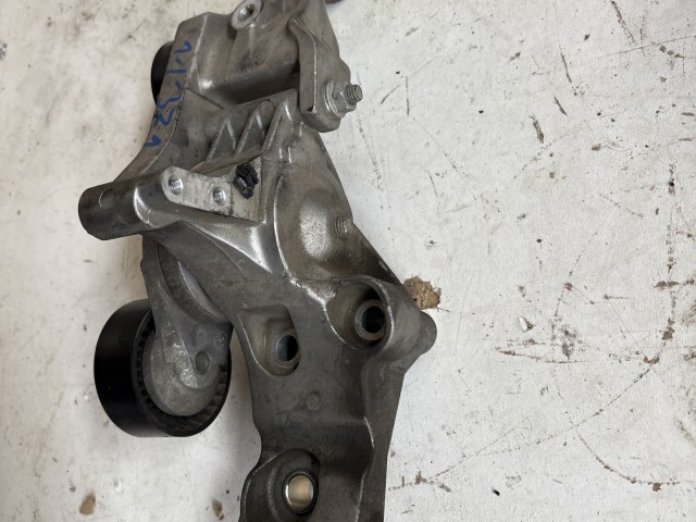 Opel Astra J 2009-2015 generátor tartóbak Használt 1.7 CDTI