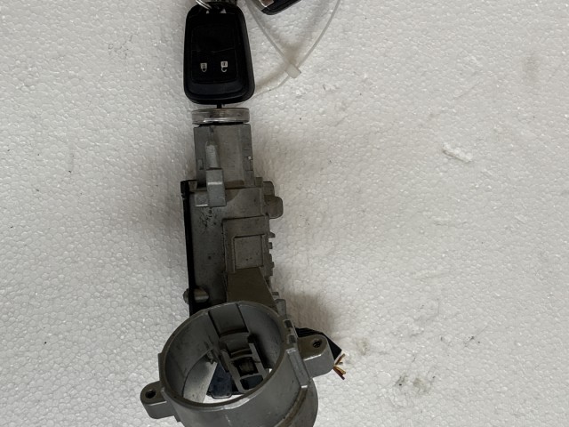 Opel Astra J 2009-2015 Gyújtáskapcsoló Használt