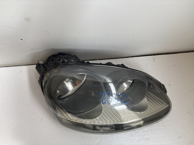 8332 Volkswagen Golf V. 2003-2008 Jobb első Lámpa Fényszóró sötét
