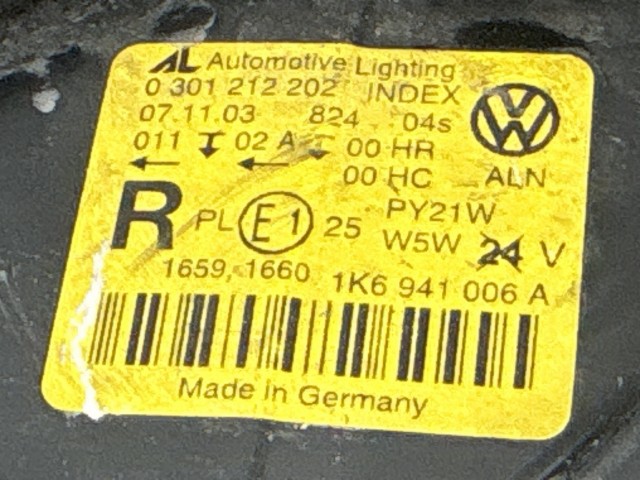 8332 Volkswagen Golf V. 2003-2008 Jobb első Lámpa Fényszóró sötét