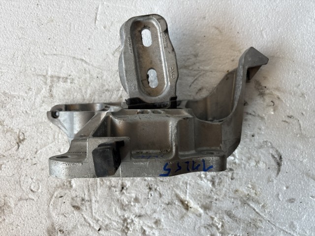 Opel Corsa f 2020 motortartó bak