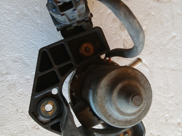 Opel Astra J 2009-2015 Fék vákumszivattyú Használt