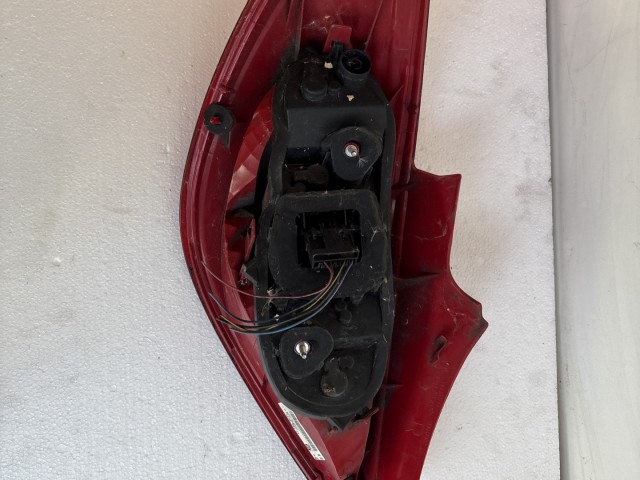 11991 Opel Corsa D 2006-2014 Lámpa , Fényszóró Használt  Jobb hátsó