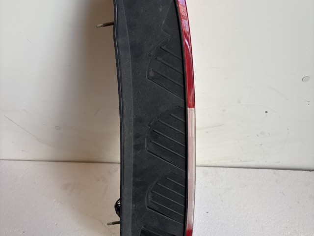 11998 Ford C-max 2008-2010 Jobb hátsó Lámpa Fényszóró ledes
