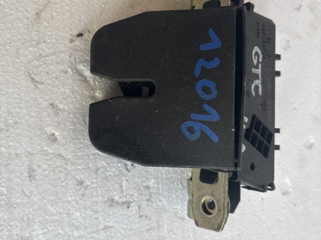 Opel H astra 2004-2014 Csomagtérajtó zár Használt