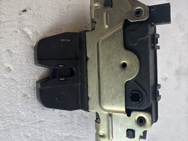 Opel H astra 2004-2014 Csomagtérajtó zár Használt