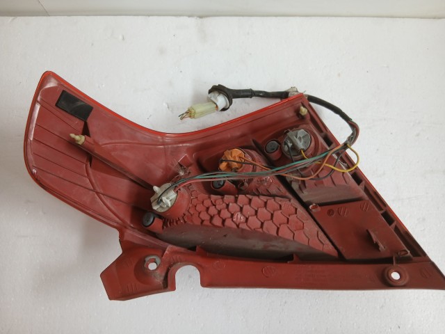 6946 Suzuki Swift III. 2005-2010 Bal hátsó Lámpa