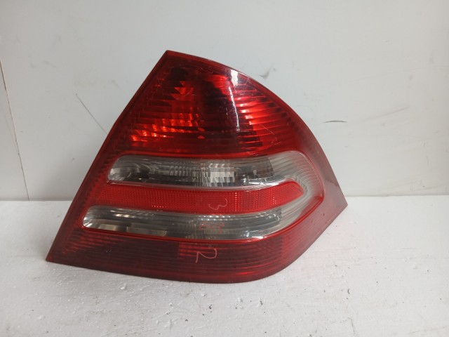 3182 Mercedes Benz C-Class W203 2000-2007 Jobb hátsó Lámpa