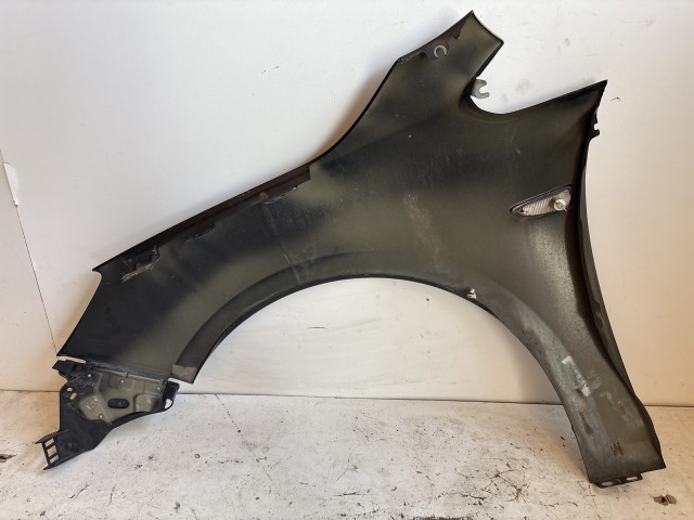 3677 Opel Astra J 2009-2015 Jobb első Sárvédő Fekete  Z22C