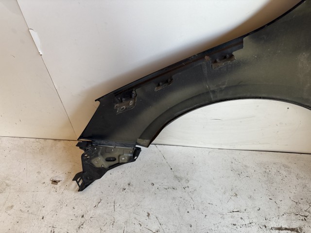 3677 Opel Astra J 2009-2015 Jobb első Sárvédő Fekete  Z22C