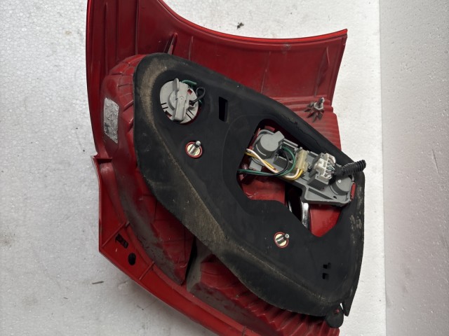 7221 Toyota Yaris II. 2005-2011 Bal hátsó Lámpa