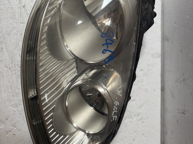8469 Volkswagen Golf V. 2003-2008 Lámpa , Fényszóró Használt Jobb első