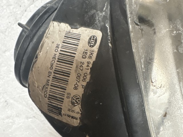 8469 Volkswagen Golf V. 2003-2008 Lámpa , Fényszóró Használt Jobb első