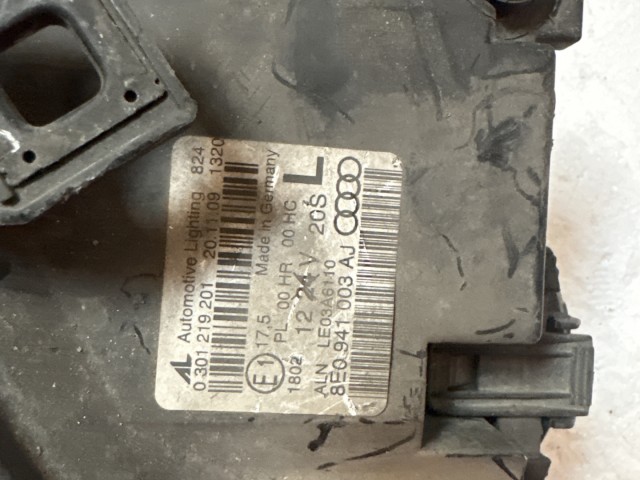 6879 Audi A4 B7 2004-2008 Bal első  Lámpa Fényszóró