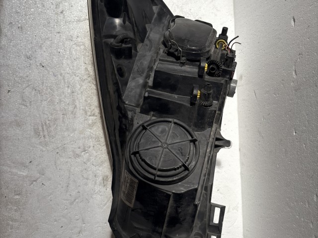 8069 Opel Corsa D 2006-2014 Jobb első Lámpa Fényszóró