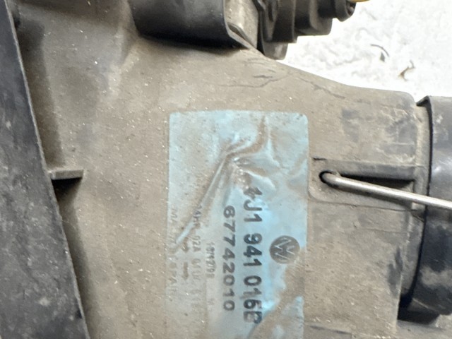 6839 Volkswagen Golf IV. 1997-2005 Lámpa , Fényszóró Használt Bal első 
