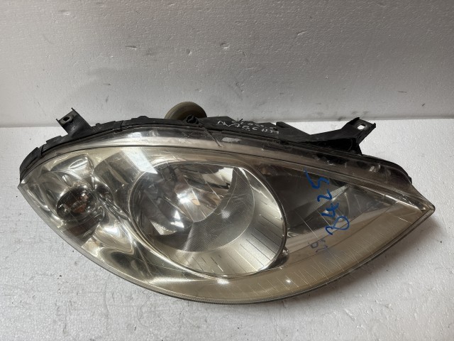 8425 Mercedes Benz A-Class(W169) 2004-2012 Lámpa , Fényszóró Használt Jobb első
