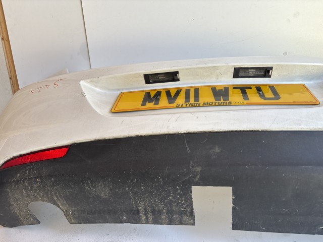2225 Opel Astra J 2009-2015 Hátsó Lökhárító Használt 5 ajtós fehér