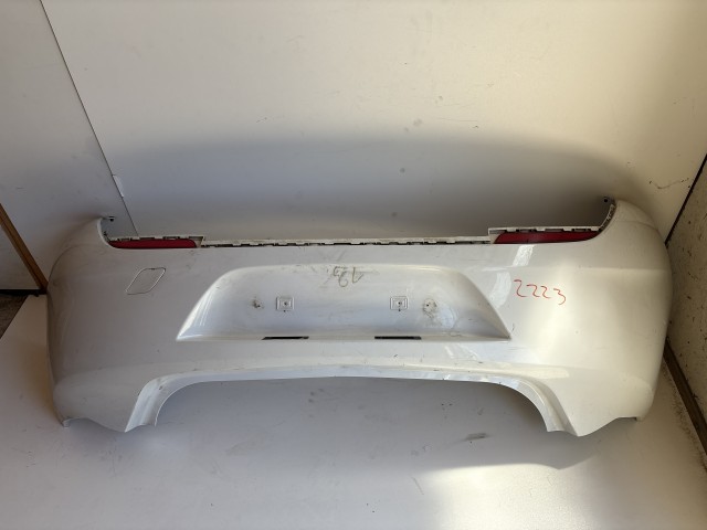 2223 Opel Astra J 2009-2015 Hátsó Lökhárító Használt Fehér 5 ajtós