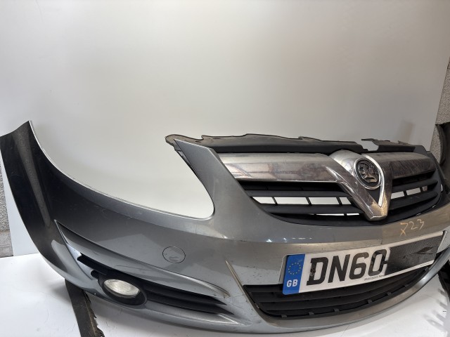 723 Opel Corsa D 2006-2014 első Lökhárító Szürke Z163